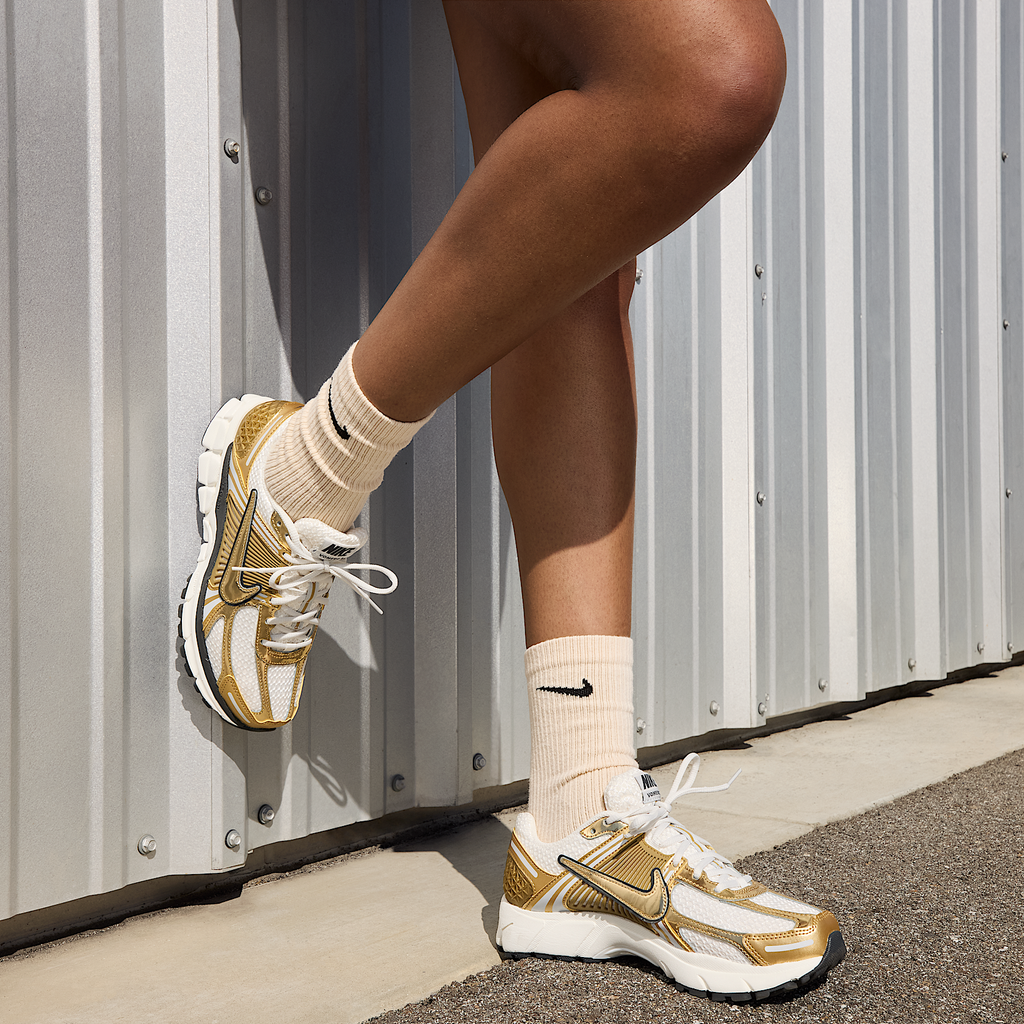 Wmns Zoom Vomero 5 Metallic Gold